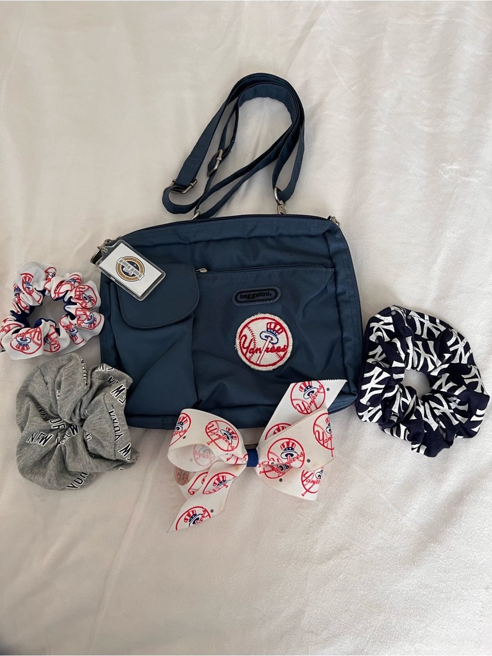 New York Yankees Baggallini Crossbody Bag with Hair Accessories